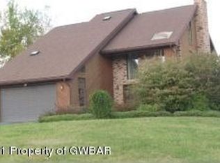 663 Orange Rd, Dallas, PA 18612