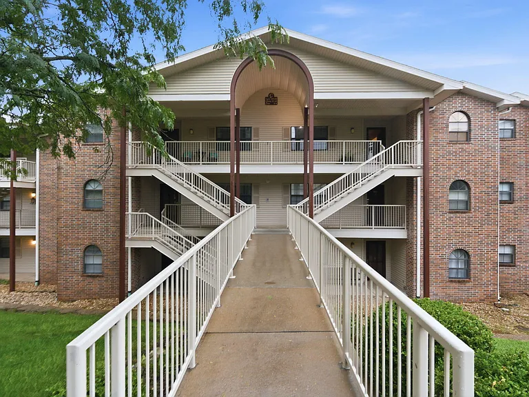 350 S Wildwood Dr #19 — Photo 1