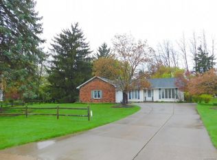 5654 Wendy Cir, Lockport, NY 14094