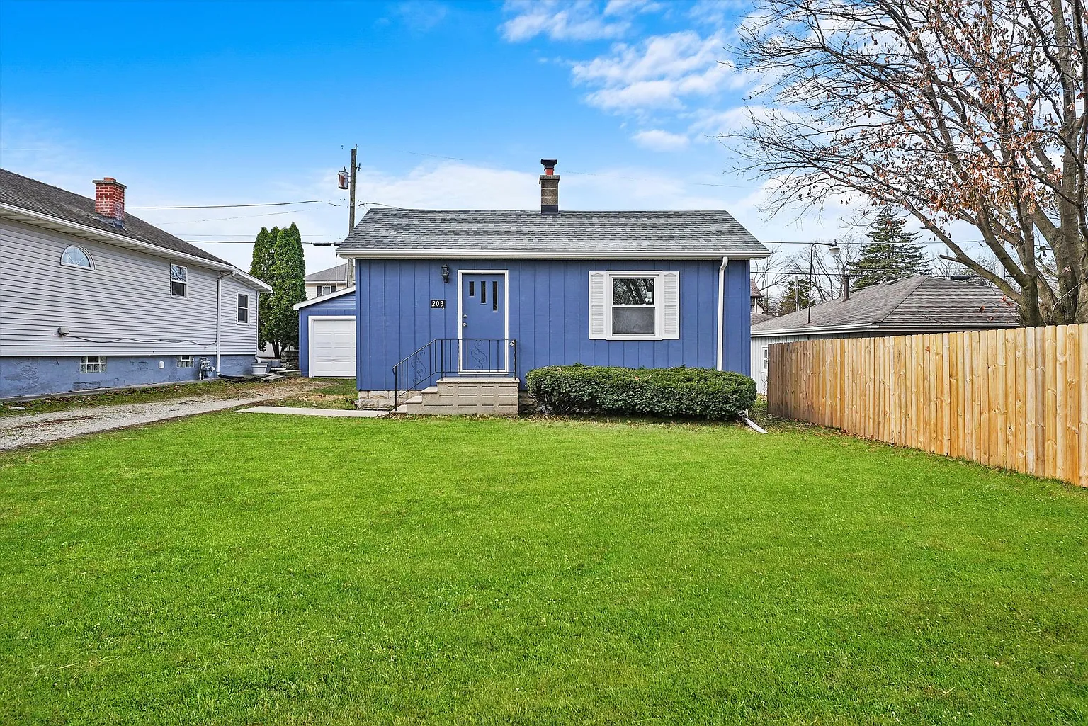 203 Davison St photo 1