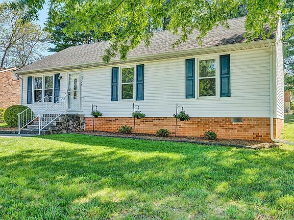 2nd image of 4707 Nelms Ln NE