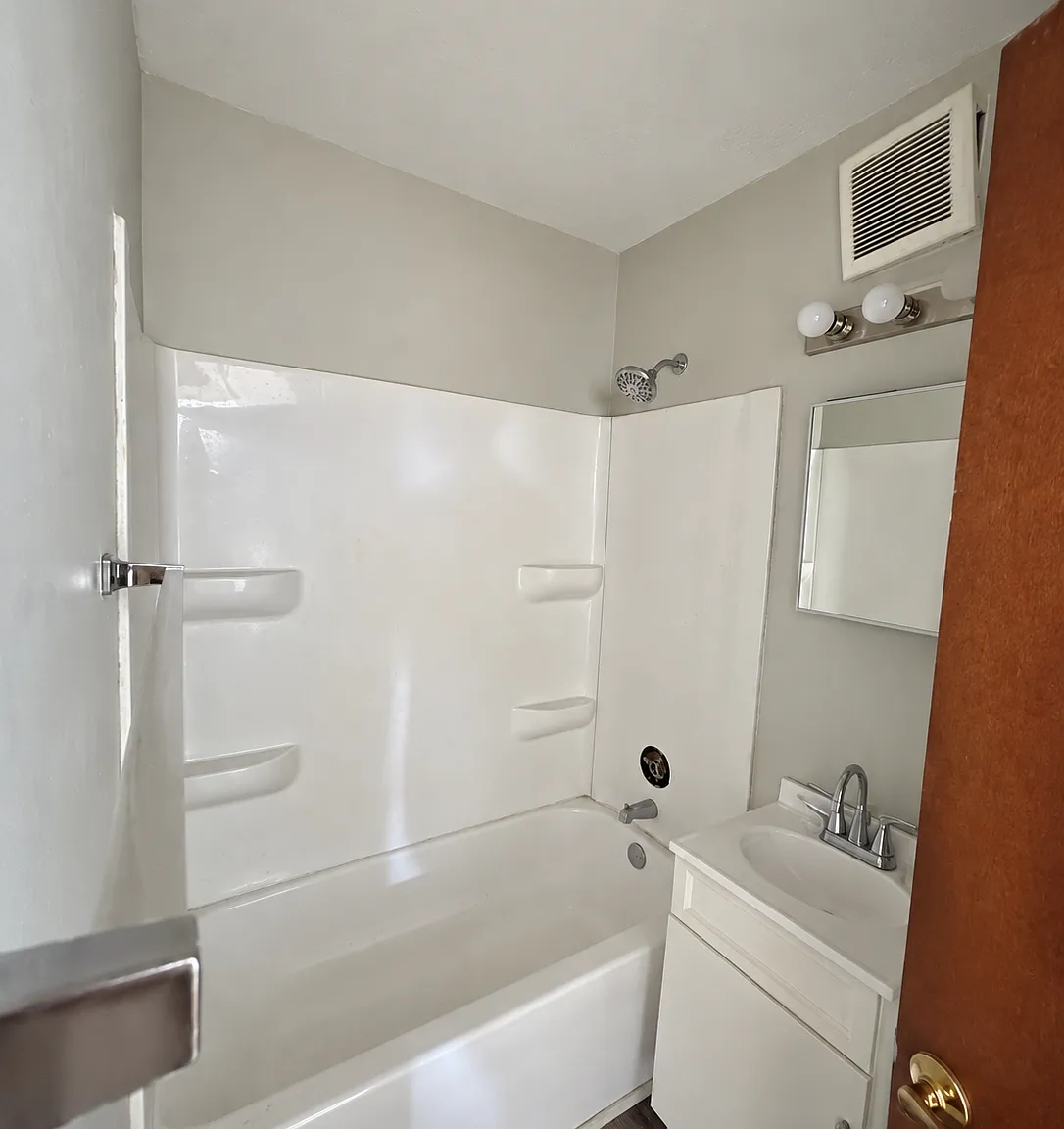 2 bed, 1053 sqft, $1,500 — Photo 3