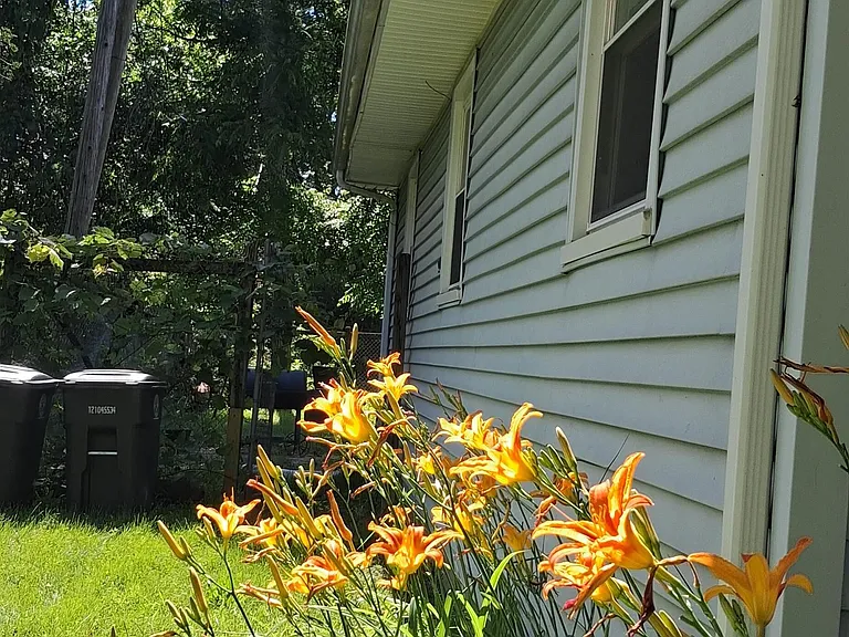 3516 Central Dr — Photo 3
