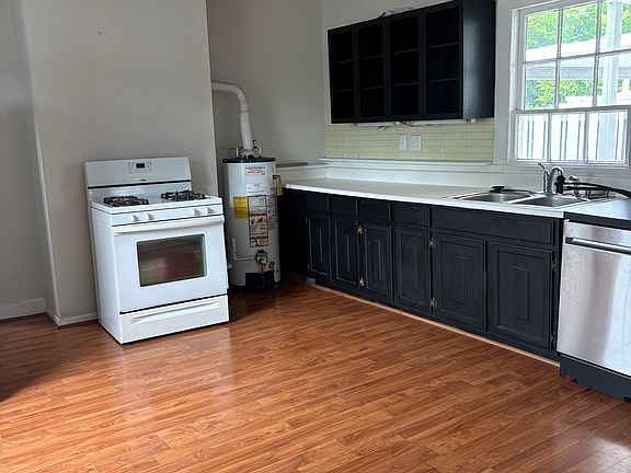 4th image of 324 S Pine St APT 2