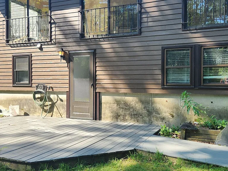 62 Hovey Rd — Photo 1