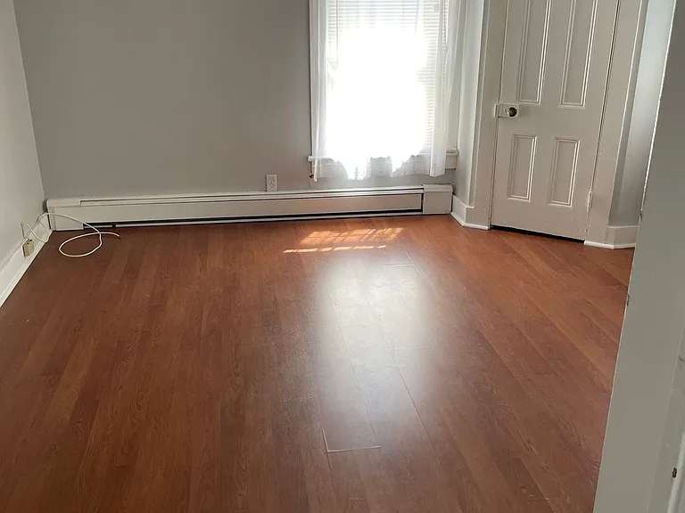 Lindsey Ave — Photo 1