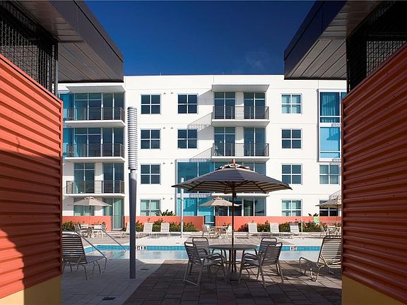 2nd image of 1120 E Kennedy Blvd Unit 915