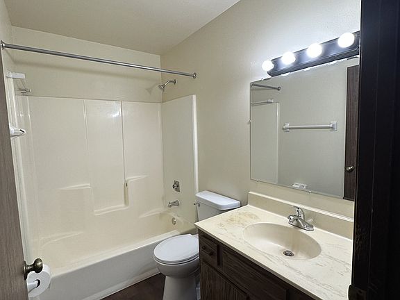 5th image of 4340 Kennedy Dr #204