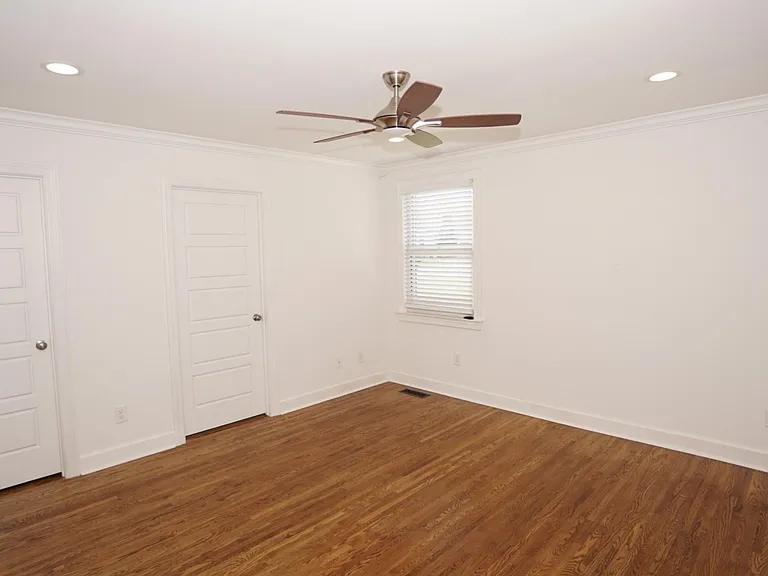 315 James Ave — Photo 12