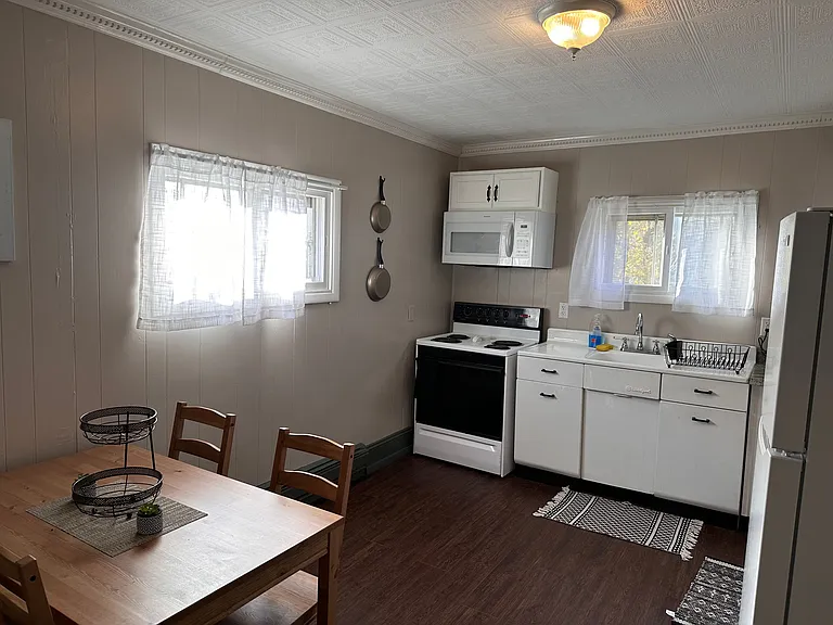 424 N Mechanic St — Photo 17
