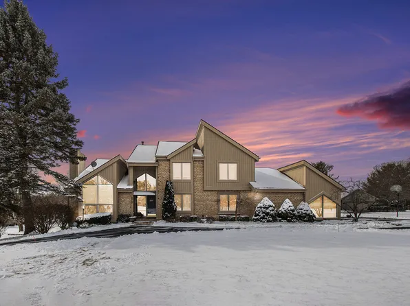 372 Crestway Ct, Saline, MI 48176