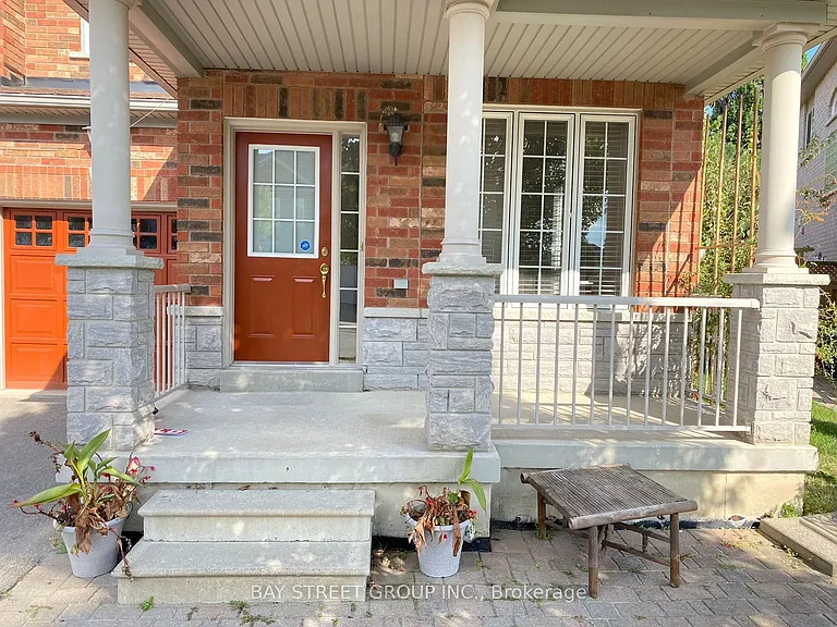 39 Levellands Cres — Photo 2