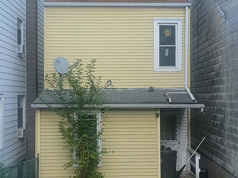 114 Broad St — Photo 8