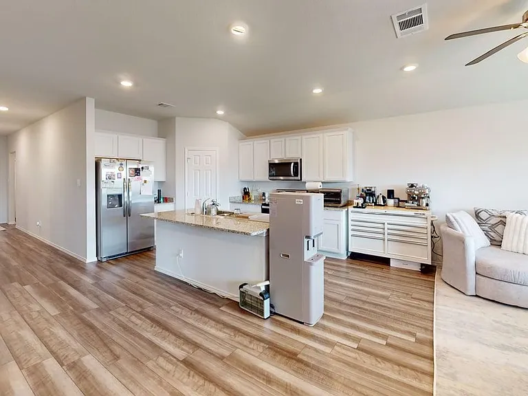 10016 Avendesora Rd — Photo 2