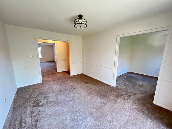4th image of 922 Hoover Village Dr APT D
