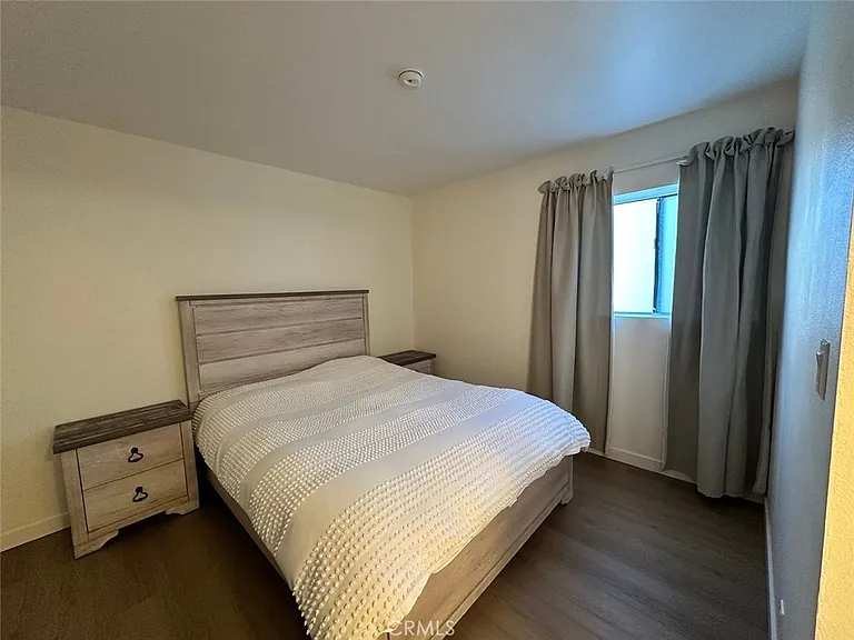10149 Commerce Ave — Photo 15