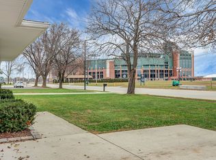 2062 S Ridge Rd, Green Bay, WI 54304