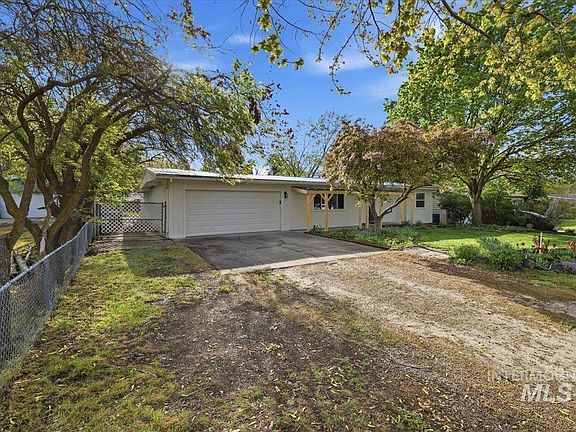 3rd image of 4760 N Maplewood Dr