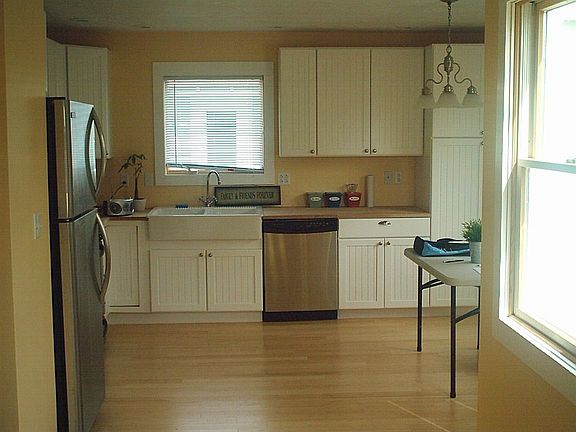 kitchen- Bamboo flrs.