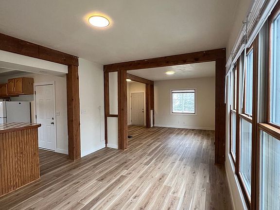 4th image of 835 Waugoo Ave #835