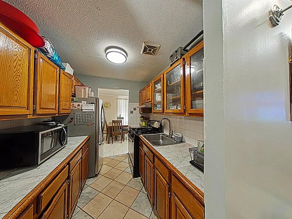 4th image of 1069 Simpson Street
