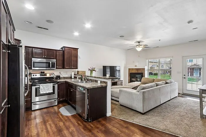 463 Cambria Dr — Photo 6