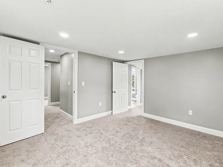 20 Walnut St — Photo 13
