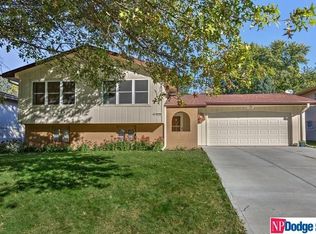 11706 Roanoke Blvd, Omaha, NE 68164