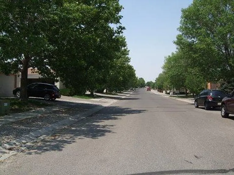 1928 Lee Loop NE — Photo 2