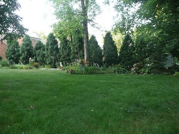 4th image of 1127 Hyannis Dr