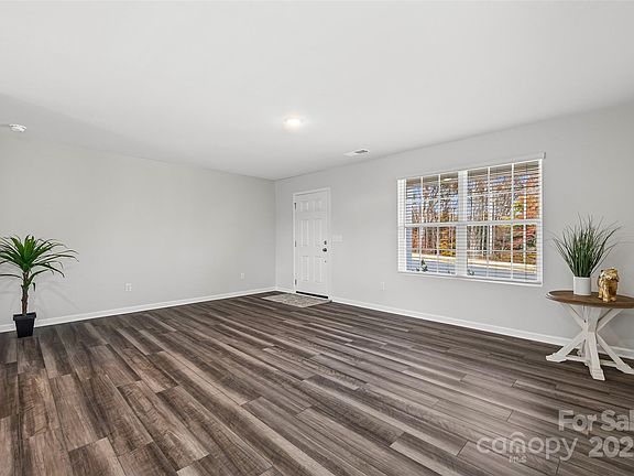 5th image of 1512 Cottage Creek Dr