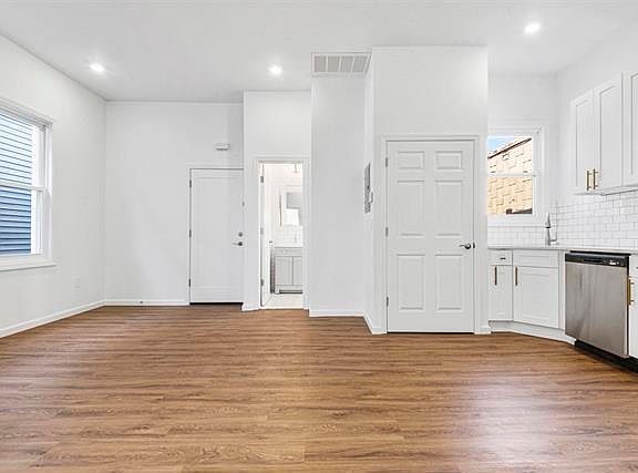 4th image of 33 Stagg St #4