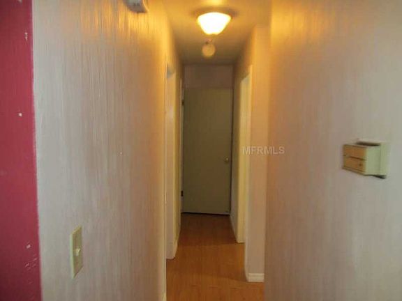 5th image of 207 N Manatee Ave
