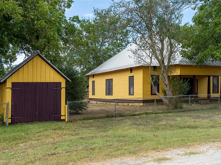 115 N Lockhart St — Photo 1