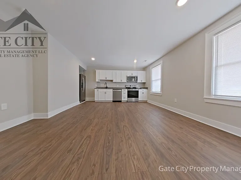 36 E 4th St — Photo 2