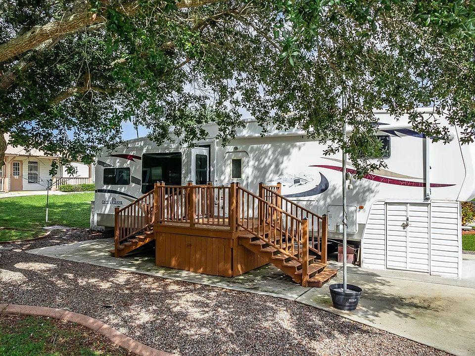 1st image of 17 Hidden Harbor Ln