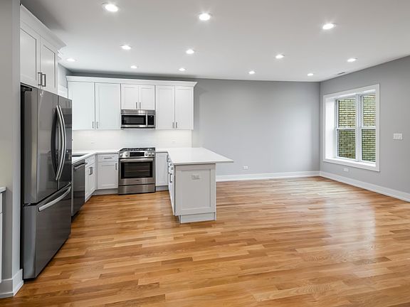 2nd image of 4626 N Ashland Ave #3N