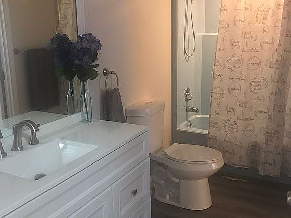 2nd image of 132 Valley View Dr NE
