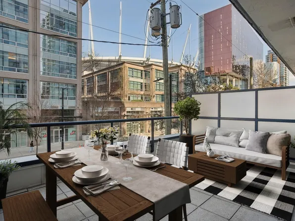 928 Beatty St #306, Vancouver, BC V6Z 3G6