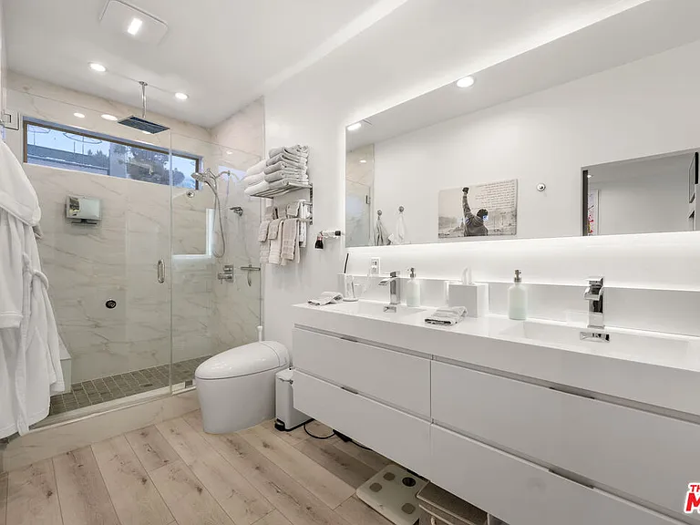 8601 W West Knoll Dr #5 — Photo 15