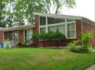 7138 Willow Tree Ln, University City, MO