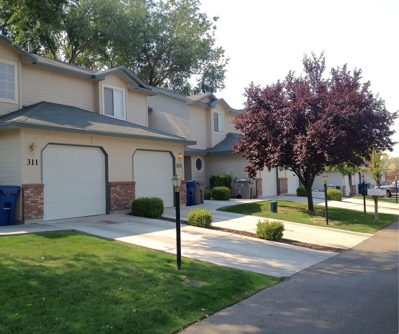 Beautiful 3 bed 1.5 bath Townhome with garage in Nampa! — Photo 1
