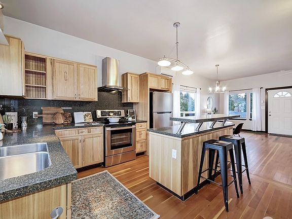 3rd image of 7731 38th Ave SW