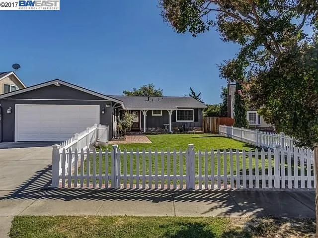 7859 Hazelnut Dr photo 1
