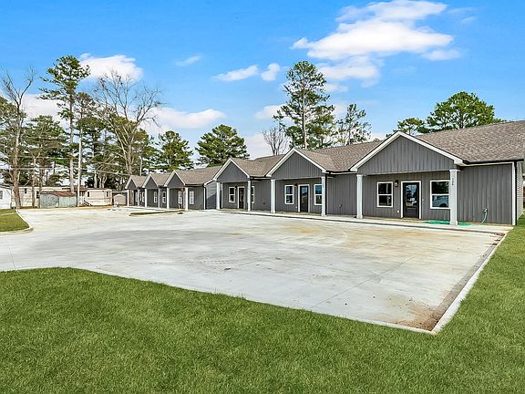 4th image of 916 Airport Rd