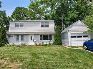 41 Wakefield Ave, Port Washington, NY 11050