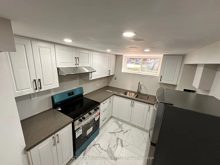404 Trent St W — Photo 14