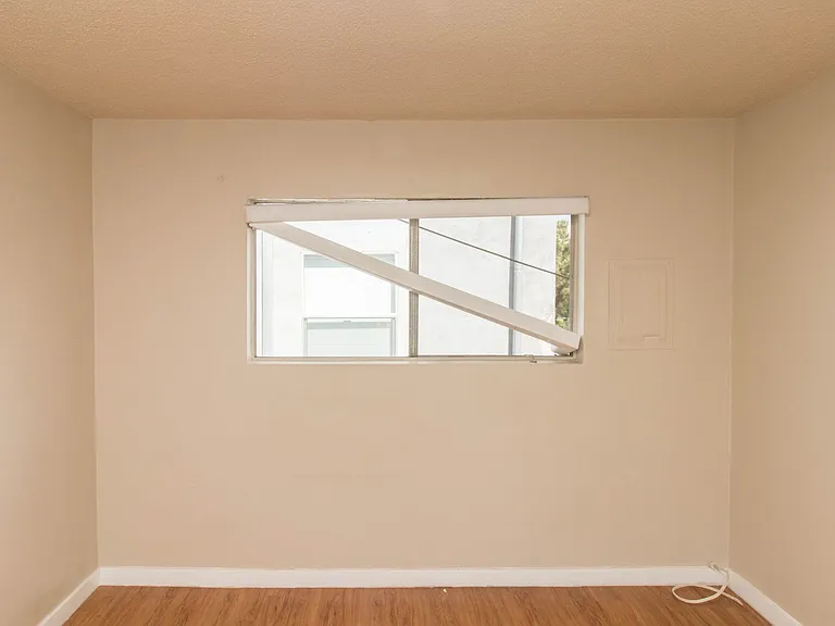 645 Lime Ave — Photo 5