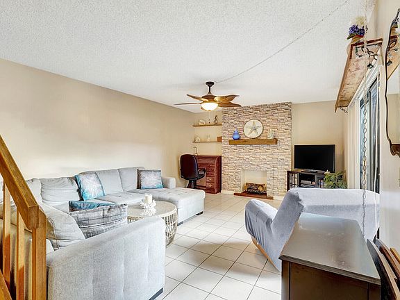 5th image of 376 Lake Arbor Drive