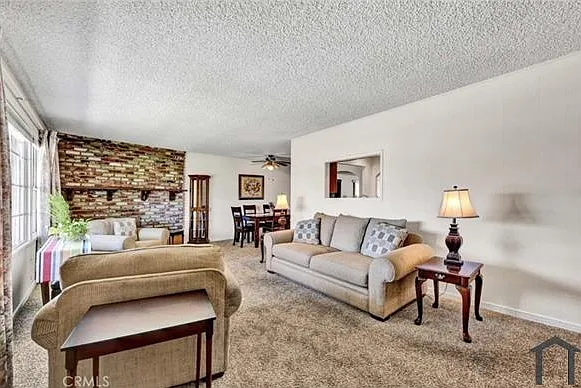 4 bed, 2300 sqft, $4,950 — Photo 2